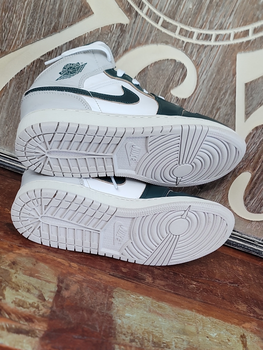 Nike Air Jordan 1 Mid SE 'Oxidized Green' Wmns 8 Good Condition Fast Shipping - Picture 12 of 15